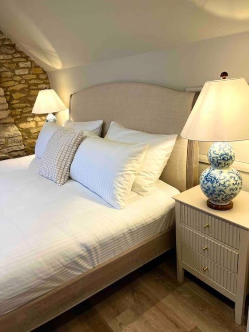 Quaint Cotswold Cottage Чипинг Нортън Екстериор снимка