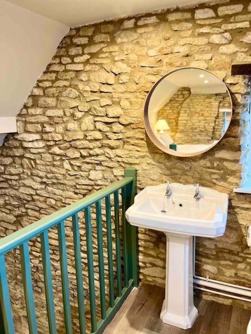 Quaint Cotswold Cottage Чипинг Нортън Екстериор снимка
